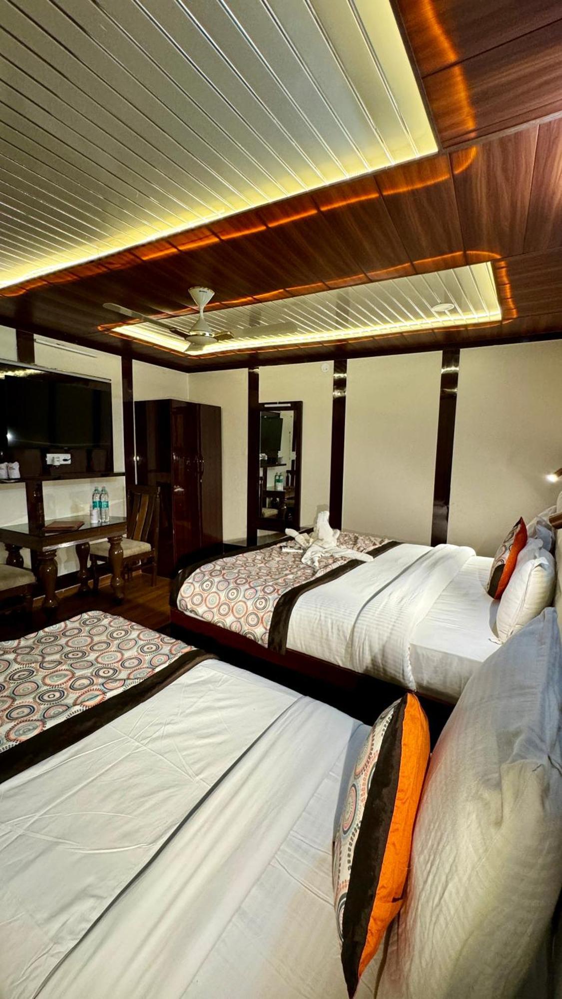Golden Residency Hotel New Delhi Exterior photo